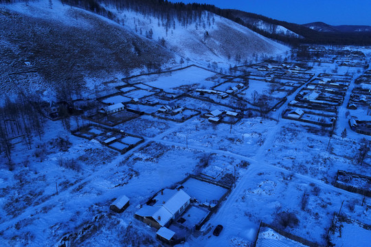 大兴安岭山林人家雪夜