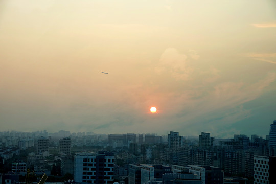 夕阳下的城市美景