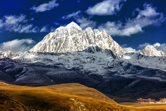 贡嘎雪山