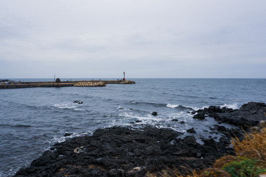 济州岛海边的灯塔