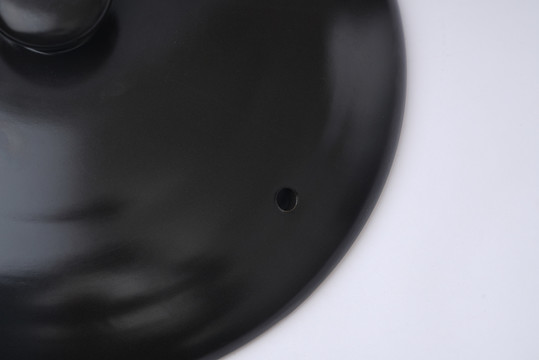 黑色砂锅排气孔细节