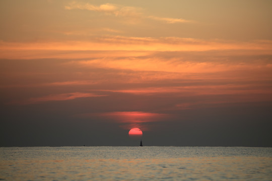 海上日出