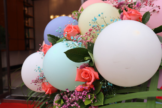 气球和鲜花