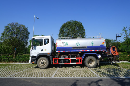 洒水车