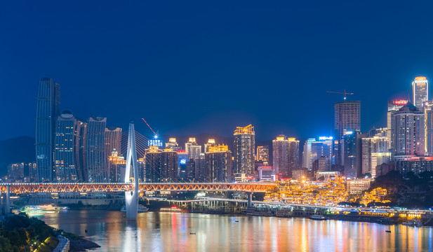 重庆洪崖洞和千厮门大桥夜景
