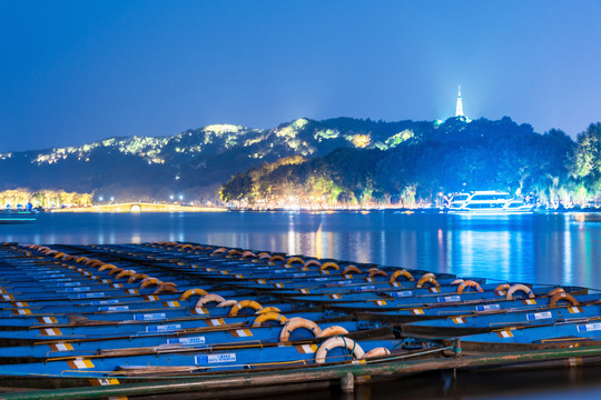 杭州西湖北山街保俶塔夜景