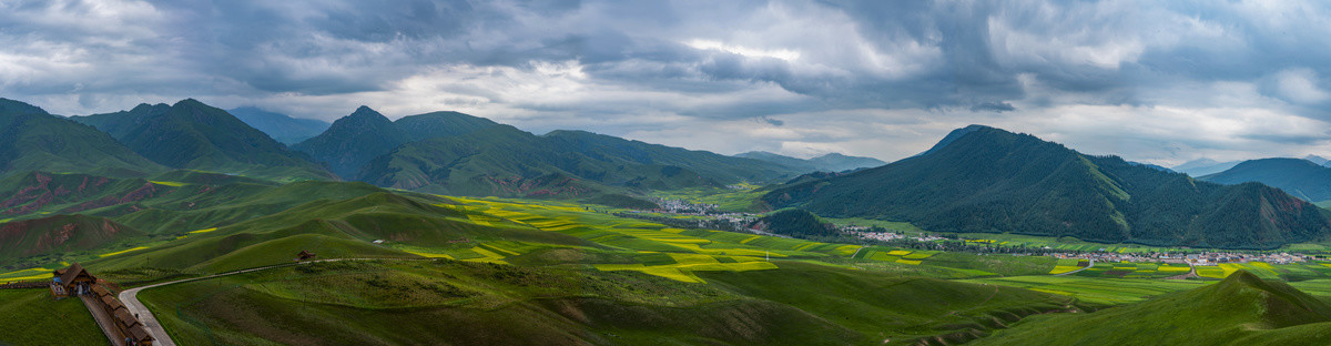 祁连卓尔山全景图