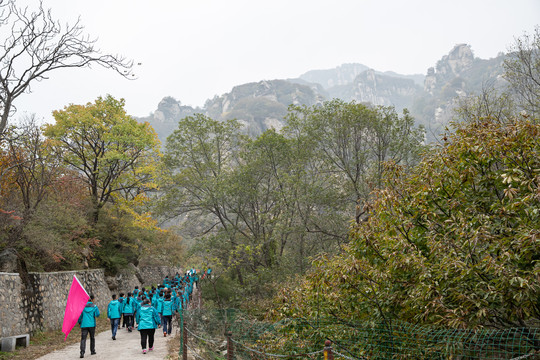 团建拓展登山