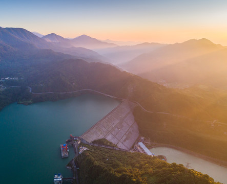 都江堰紫坪铺大坝日出