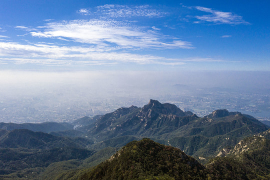 巍巍泰山