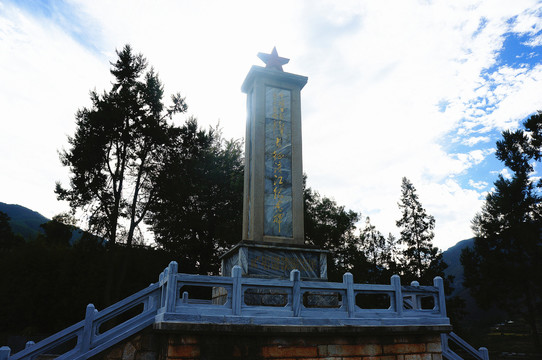 丽江石鼓镇纳西族长征纪念碑