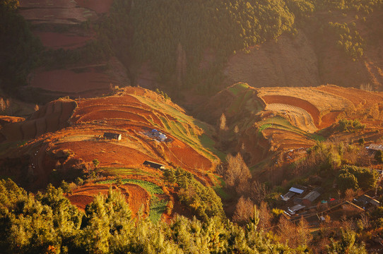 云南昆明东川红土地上帝调色盘