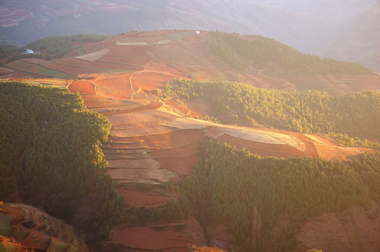 云南昆明东川红土地日出