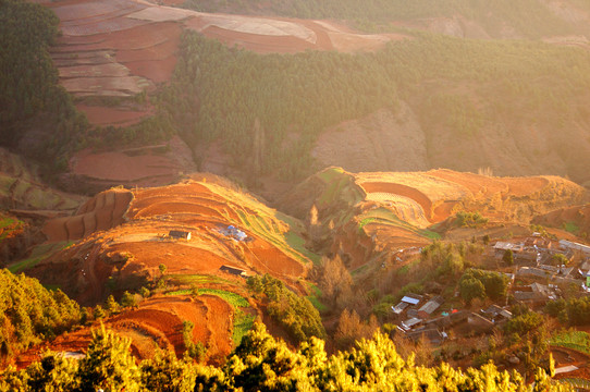 云南昆明东川红土地日出