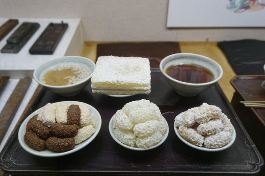 韩国春节传统茶果餐桌