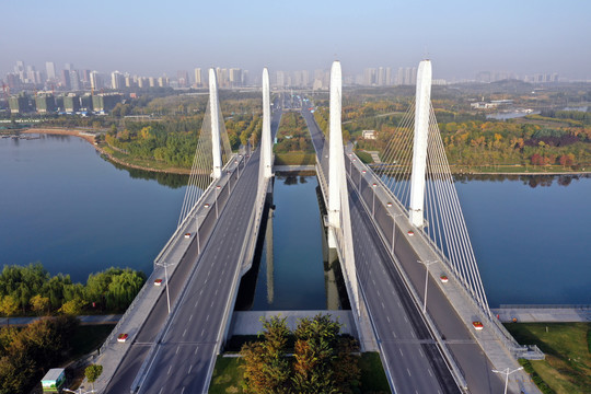 郑州龙湖新区的桥梁