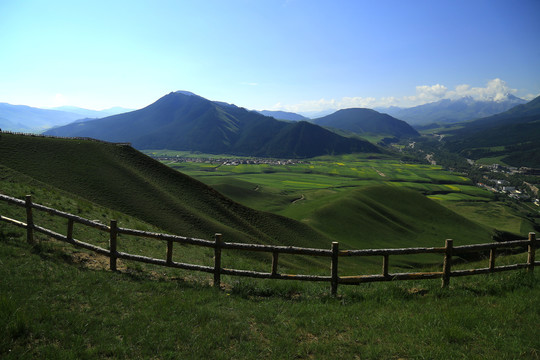 青海卓尔山牛心山雪山