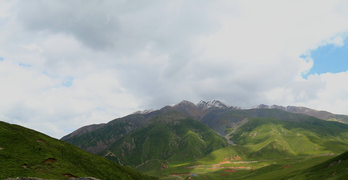 青藏高原雪山