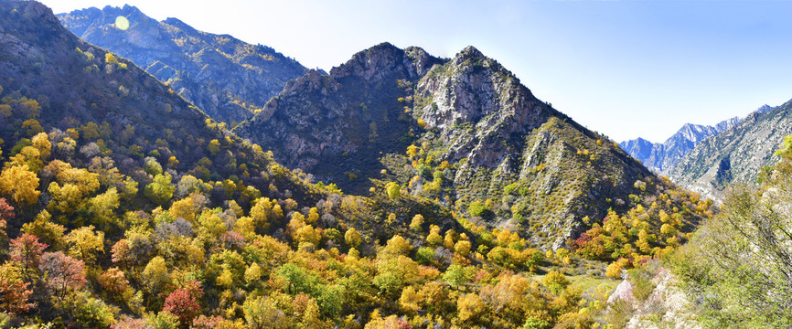 山岭秋景