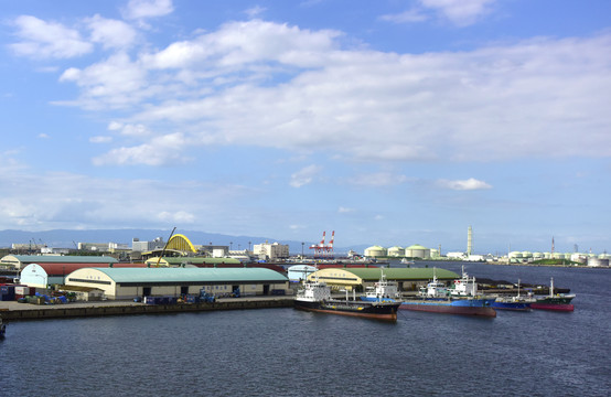 日本大阪的沿海工厂
