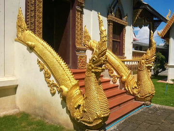 泰国寺庙金龙塑像