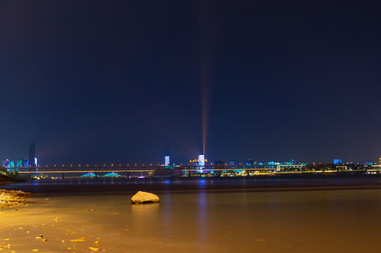 湖北武汉两江四岸灯光秀夜景风光