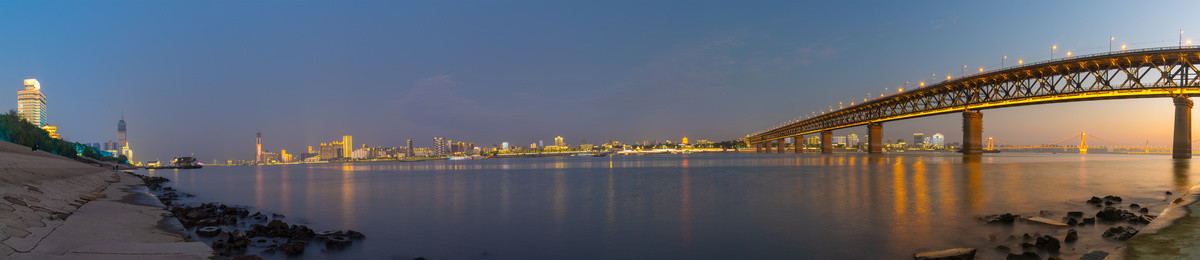 湖北武汉两江四岸灯光秀夜景风光