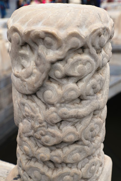 内金水桥精美的望柱石雕