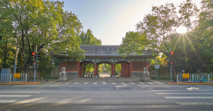 北京大学校门