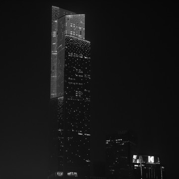 广州东塔夜景黑白照片