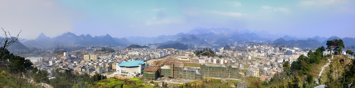 广西南丹县城全景图