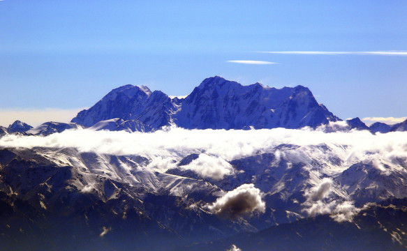 航拍新疆天山博格达峰