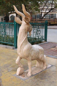十二生肖羊雕塑