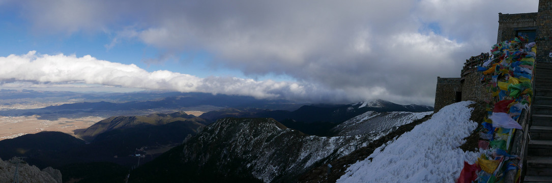 石卡雪山全景