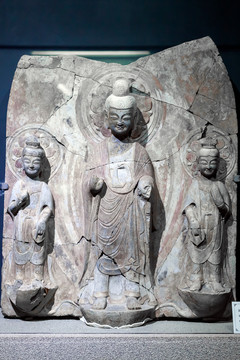 北魏晚期贴金彩绘石雕三尊像