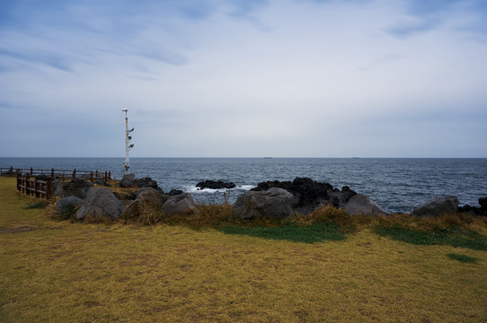 漫步海边的济州岛