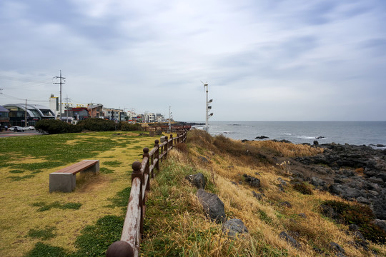 漫步海边的济州岛