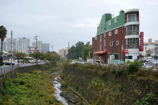 街拍济州岛中餐鸭脖麻辣烫