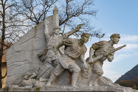 巴山游击队雕塑