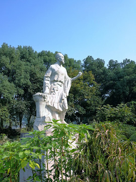 李时珍雕像
