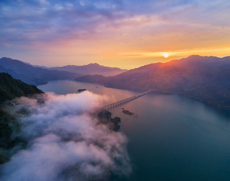 都江堰紫坪铺日出