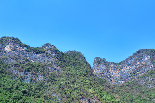 桂林山水山峰悬涯