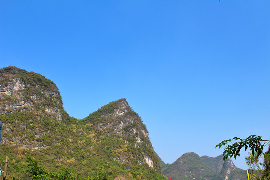 桂林山水山峰悬涯