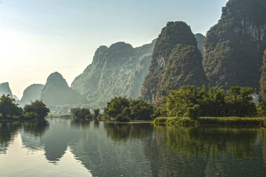 桂林山水阳朔遇龙河漂流山水画