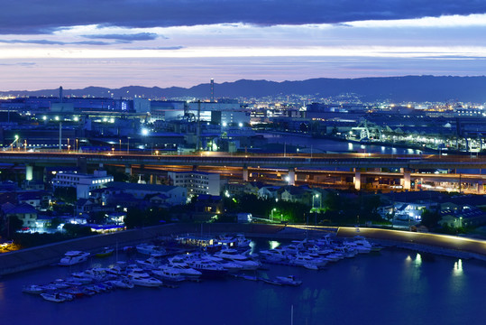 日本大阪的工业区夜景