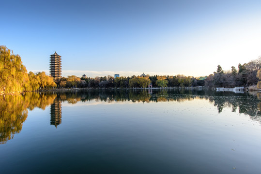 北大未名湖博雅塔慈济寺山门石舫