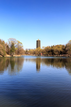 北大未名湖博雅塔慈济寺山门