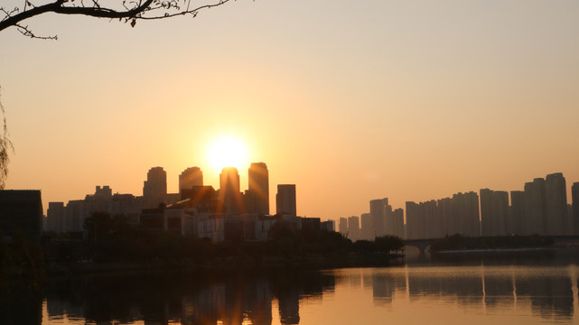 城市中的夕阳