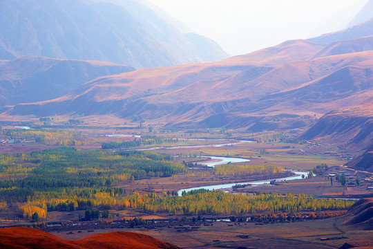 新疆伊犁喀拉峻草原阔克苏大峡谷