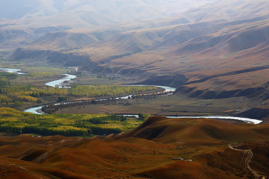 新疆伊犁喀拉峻草原阔克苏大峡谷